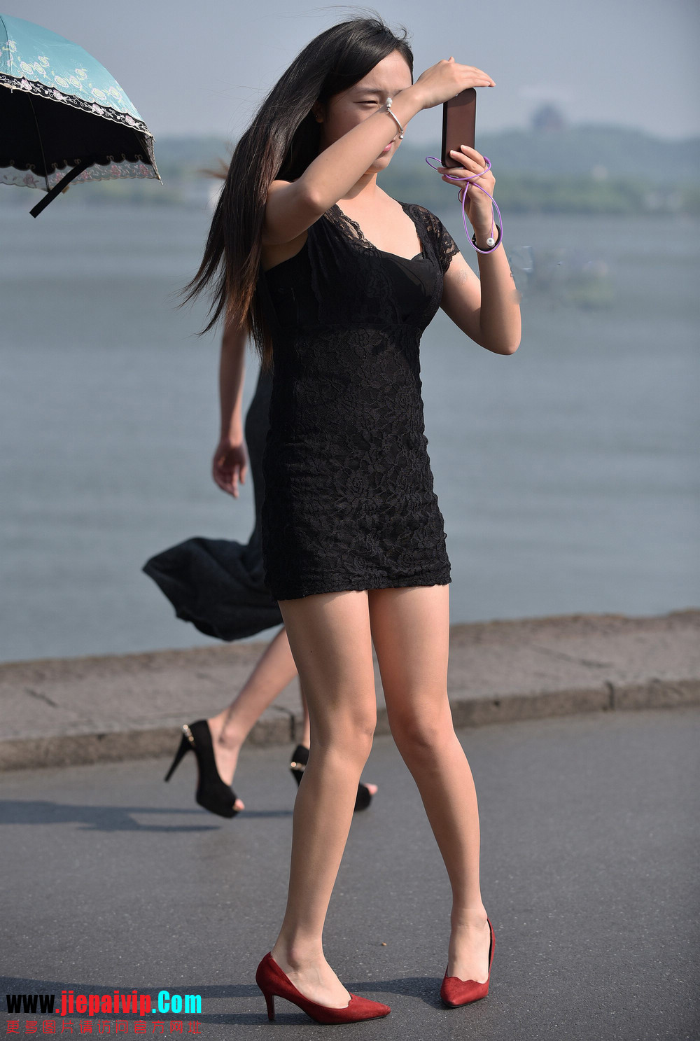杭州街头街拍气质短裙美女